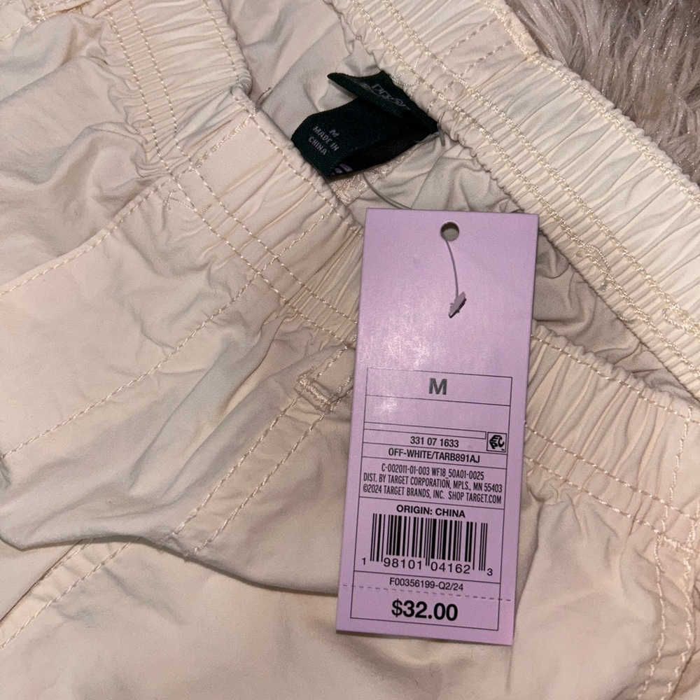 NWT Wild Fable Women’s Mid-Rise Cargo Pants Relaxed Off White Medium lightweight - Picture 4 of 9